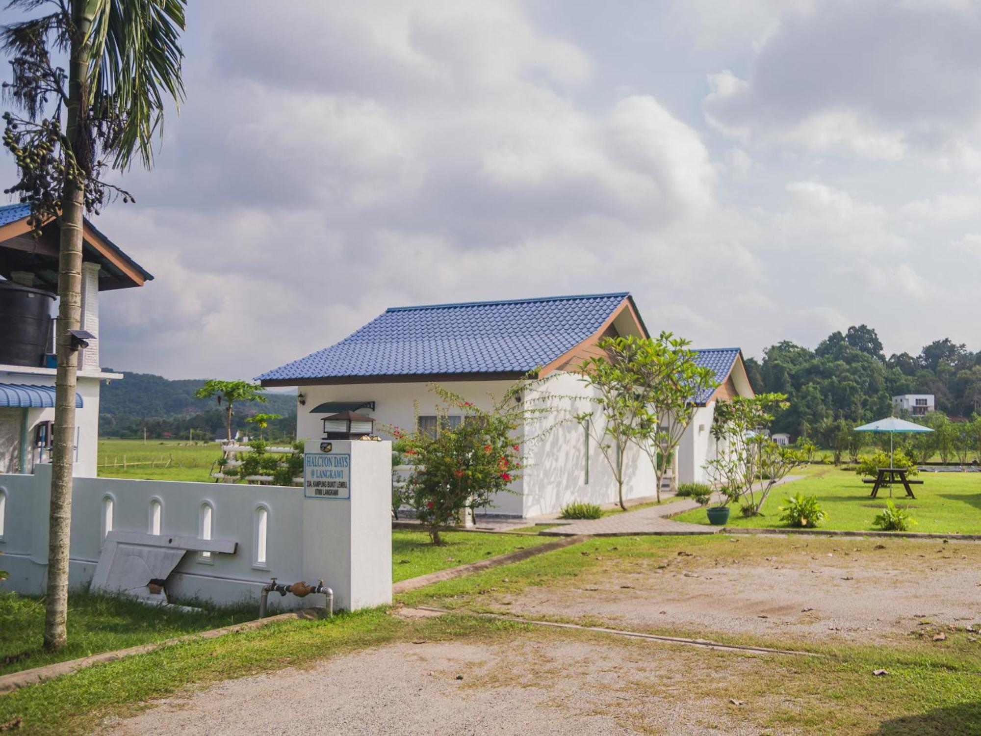 Halcyon Days @ Langkawi Apartment ปันไตเจอนัง ภายนอก รูปภาพ